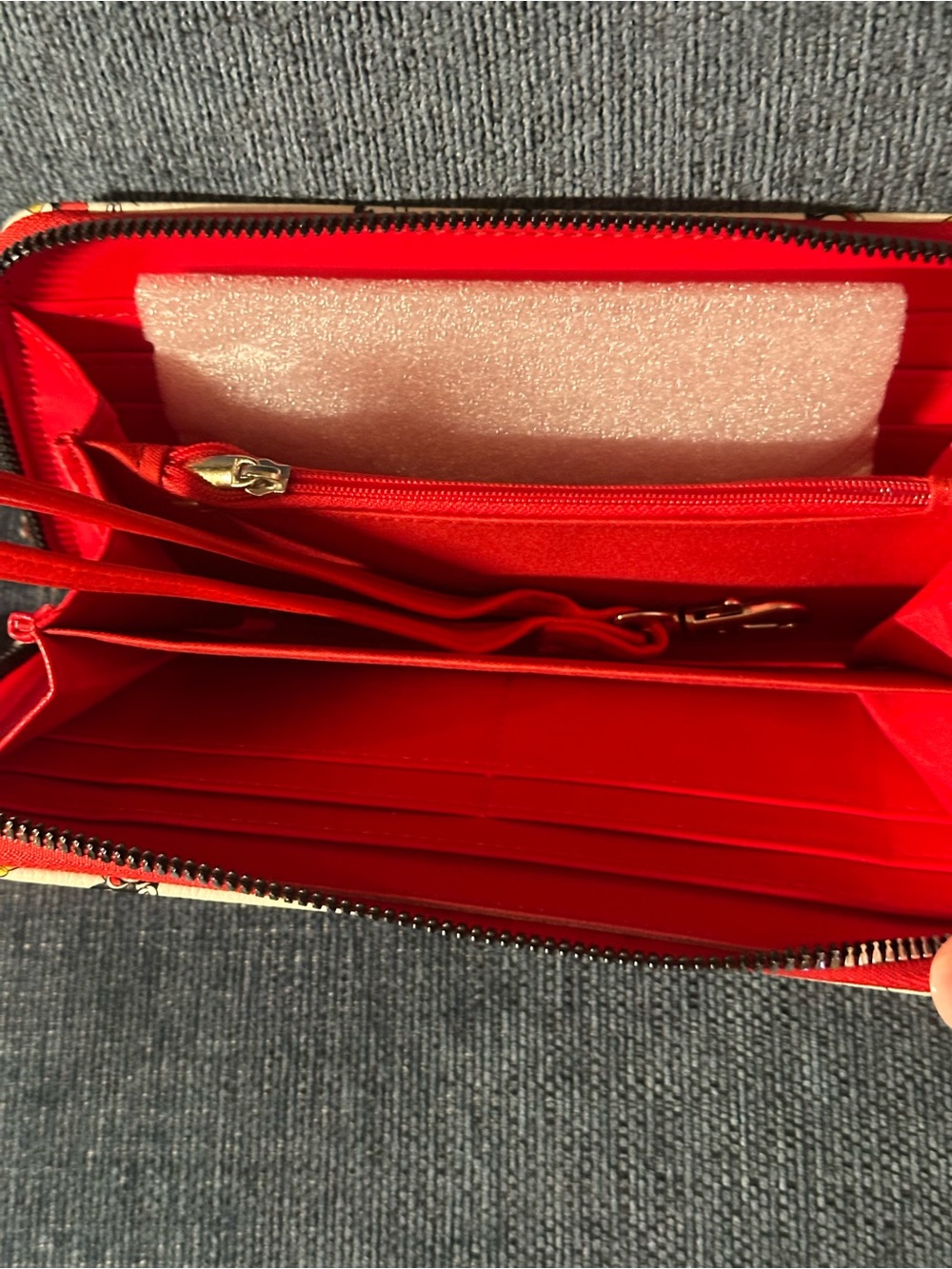 Mickey Mouse Full size Wristlet wallet - Picture 5 of 6